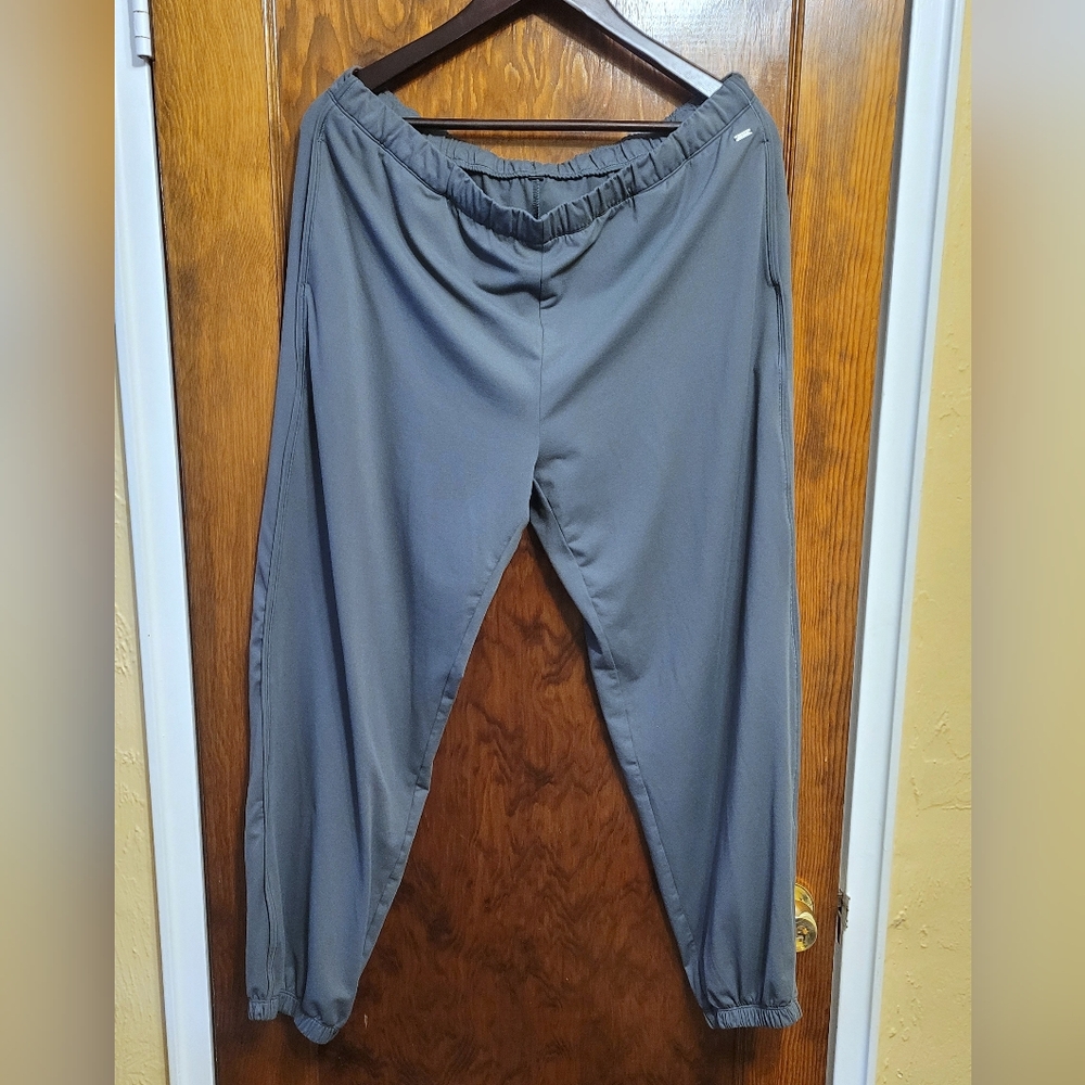 Vuori Men's Charcoal Gray Jogger Sweatpants